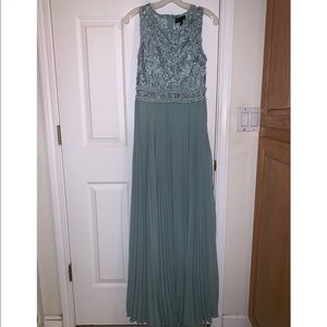 BEAUTIFUL simple gown